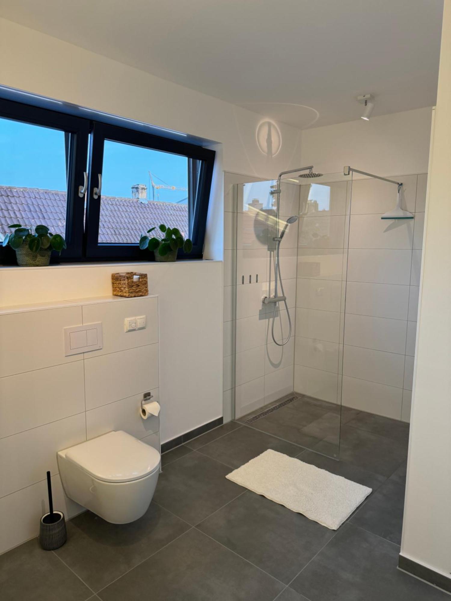 Moderne Ferienwohnung Mit Terrasse, Grill & Privatparkplatz Venningen Exterior foto