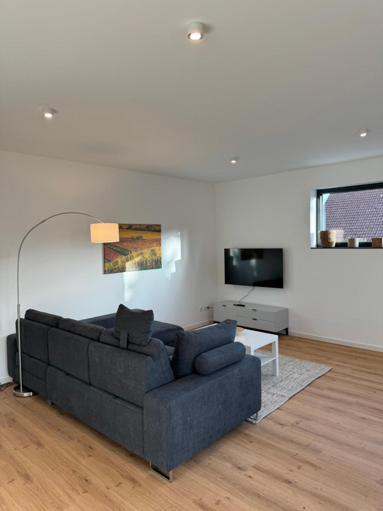 Moderne Ferienwohnung Mit Terrasse, Grill & Privatparkplatz Venningen Exterior foto
